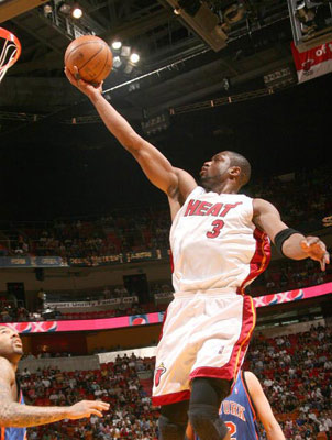 山东后场展最强模式！高诗岩统治决胜期，谢智杰于德豪攻守一体（山东后场火力全开！高诗岩统治末节决胜，谢智杰、于德豪攻防俱佳）