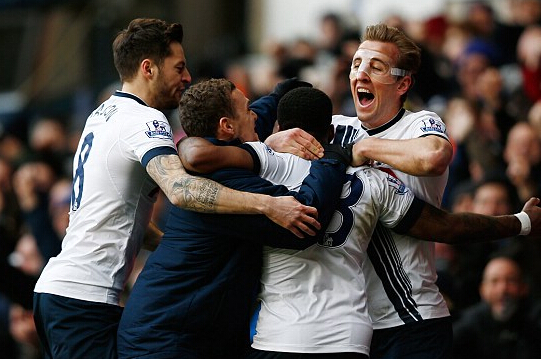 早报：皇马主场翻车，那不勒斯登意甲榜首（晨报：皇马主场失利，那不勒斯领跑意甲）