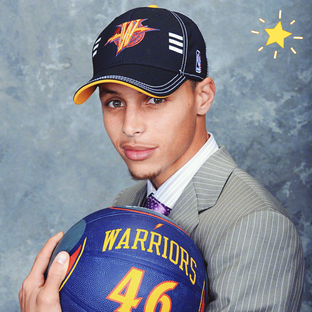 海港6日上午转道新加坡去新山，颜骏凌、徐新获颁纪念球衣（海港队6日上午经新加坡转赴新山，颜骏凌、徐新获赠纪念球衣）