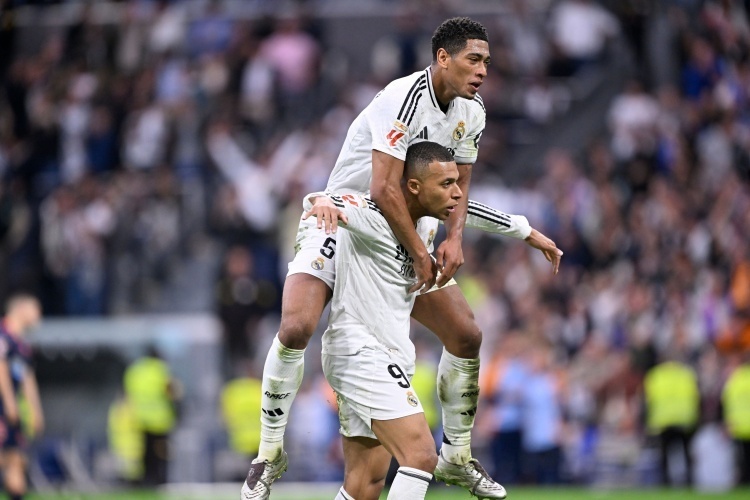 国米vs利物浦：萨拉赫缺阵，劳塔罗、阿坎吉、伊萨克首发（国米对阵利物浦：萨拉赫无缘出战，劳塔罗、阿坎吉、伊萨克领衔首发）