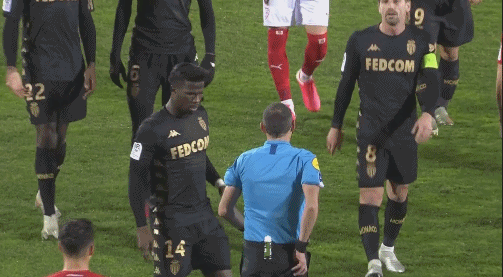 民主刚果疑似禁区手球，但因VAR设备故障，裁判未判给贝宁点球（VAR故障致争议：民主刚果禁区疑手球未判，贝宁无缘点球）