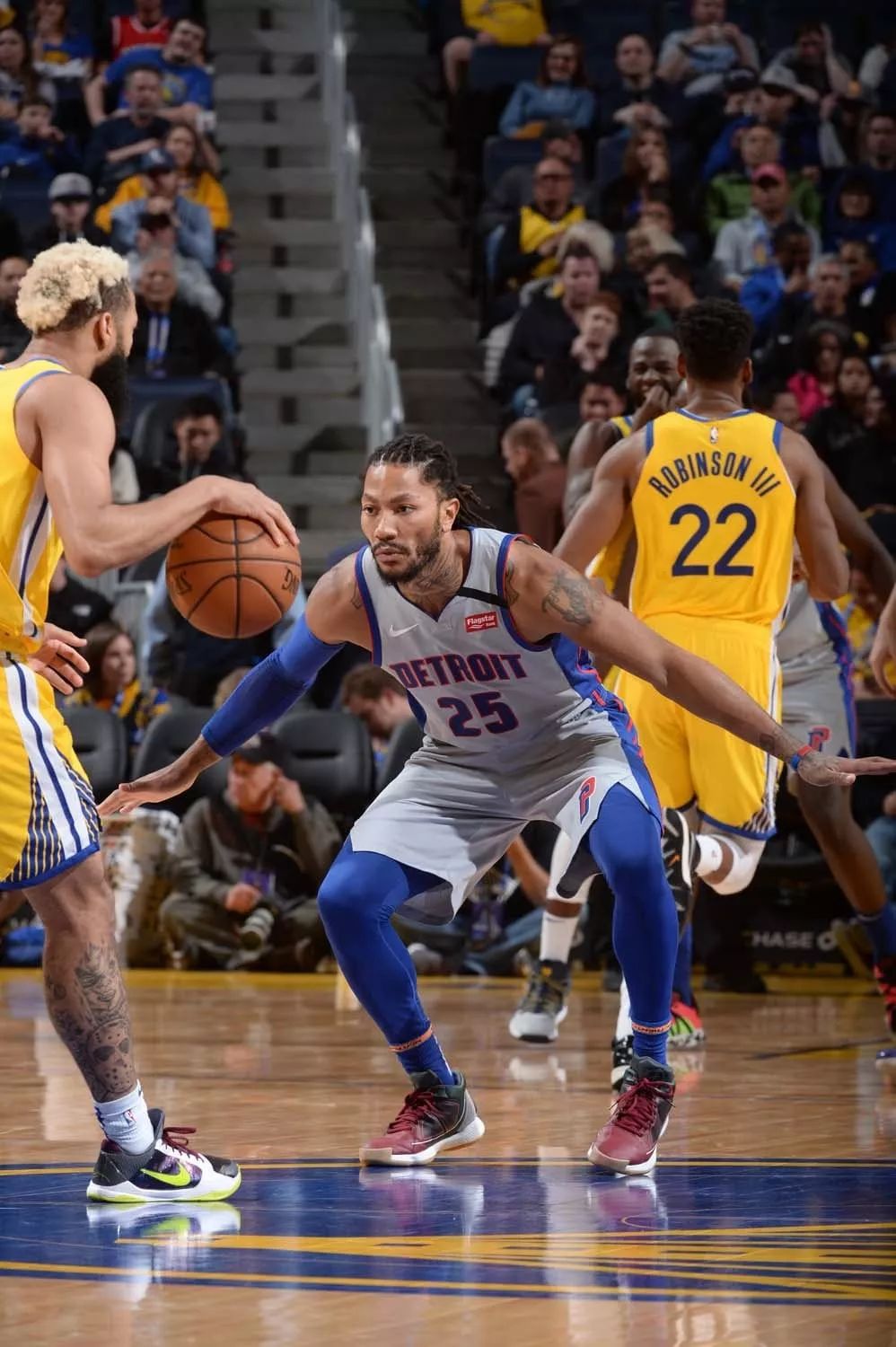 辽宁男篮王哲林末节关键表现出色（辽宁男篮王哲林末节关键时刻闪耀）