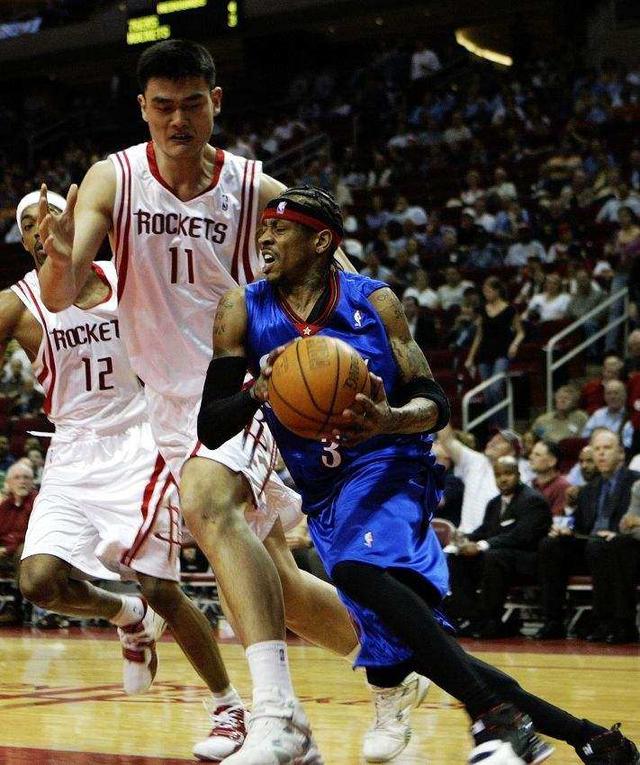 血性！韩国队球员挑衅拜合拉木，王博豪为队友出头撞倒挑事者（硬刚！韩国队员挑衅拜合拉木，王博豪挺身护队友将挑事者撞翻）