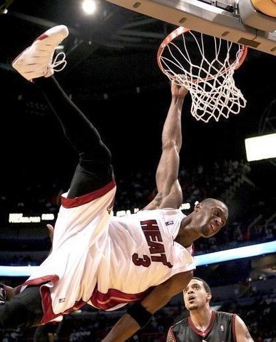 穆勒入选温哥华白浪下赛季大名单，原合同2025年底到期（穆勒被列入温哥华白浪新赛季阵容，现合同至2025年底）